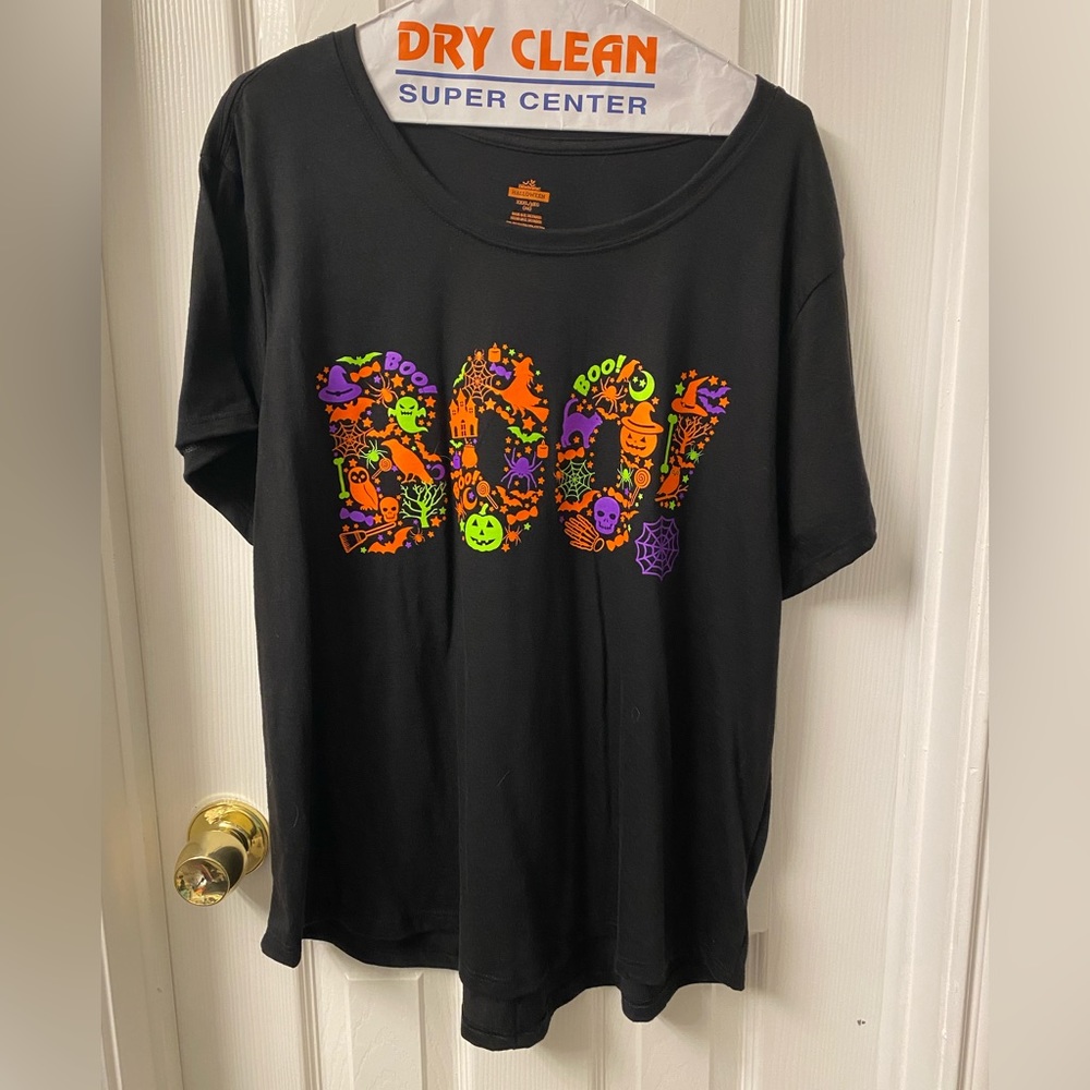 Black glow in the dark Halloween t-shirt.